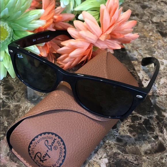 ❗️SOLD❗️ Ray•Ban Wayfarer Classic Black Sunglasses - Picture 4 of 8